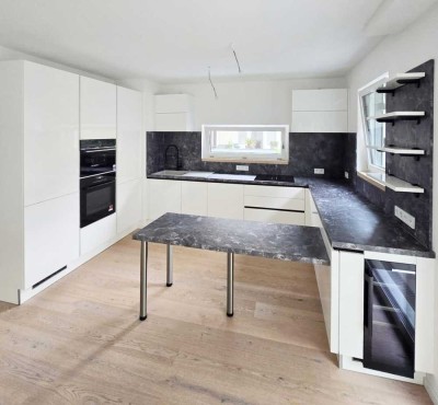 Neubau-Terrassenwohnung im Wiesbadener Dichterviertel mit Garten & Designer-Küche