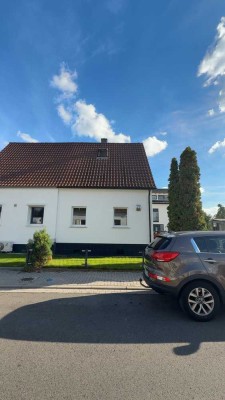 Gepflegte Doppelhaushälfte mit 6 Zimmern in Gartenstadt