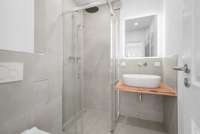 Erstbezug nach Vollsanierung: Moderne 2-Zimmer-Wohnung mit Loggia und Aufzug