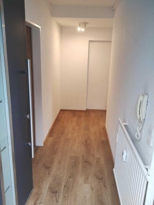 Einziehen & Wohlfühlen: Schöne, helle 2-ZKB-Wohnung mit EBK und Terrasse in Leimens bester Lage
