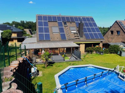 Innovatives Wohnen in Much – Stilvolles Haus mit Einliegerwohnung und PV-Anlage