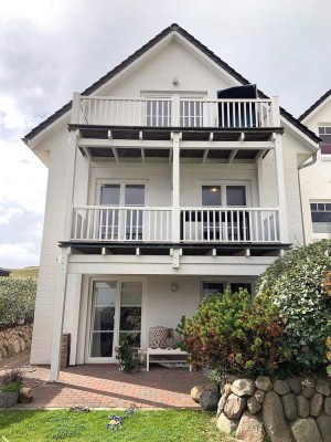 Strandnahe helle Wohnung mit schönem Garten