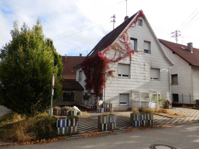 Kleines Haus/ Wohnung mit Garten und Stellplatz zu 
vermieten