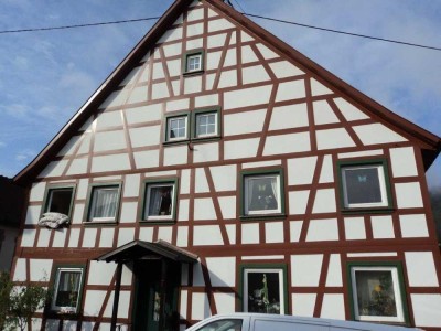 Großzügige 6-Zimmer Wohnung mit Garage in Bermersbach