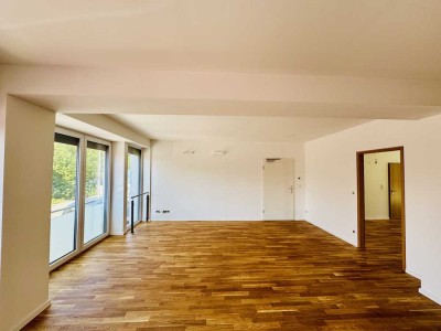 Lichtdurchflutete 3-Zimmer-Hochparterre-Wohnung mit geh. Innenausstattung mit Balkon und EBK