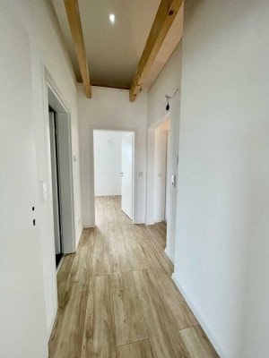 Helle und attraktive Dachgeschosswohnung mit 2 Balkonen