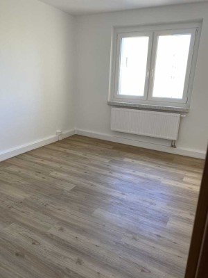 4-Raum-Wohnung mit kostenlosem Elbauenblick (mit Aufzug)