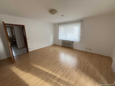 Helle und großzügig geschnittene 3-Zimmerwohnung mit Balkon und Garage gesucht?