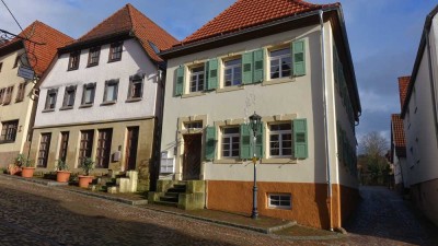 Attraktive 1 Zimmer Wohnung in Gundelsheim in kernsaniertem historischem Wohnhaus