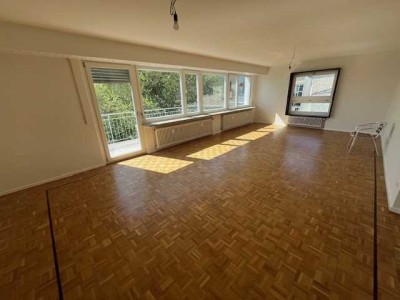 Stuttgart-Ost: Neuwertige 3-Zimmer Wohnung m. Balkon in Hanglage