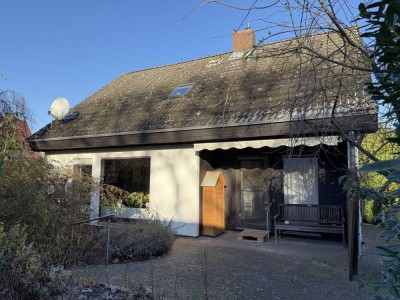 Attraktives EFH mit Süd- West Terrasse, Carport und großem Grundstück in bester Ortslage