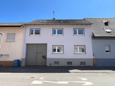 HANDWERKER AUFGEPASST! Sanierungsbedürftiges EFH mit großer Scheune in Unteröwisheim