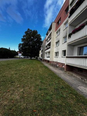 Freundliche und gepflegte 4-Raum-Hochparterre-Wohnung mit Balkon in Teutschenthal