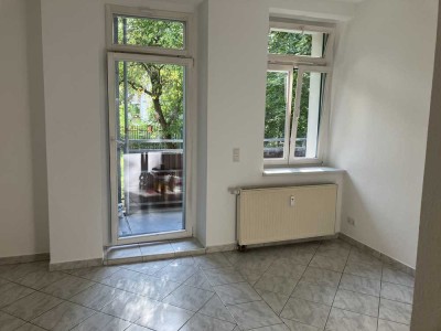 Freie Familiengerechte 3-Zimmer-Wohnung, Schwarzacker Str. 5 mit West-Balkon.