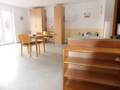 *** SEHR GROßZÜGIG !  IDEAL FÜR SINGLES, PAAR ODER 2er WG ! ***