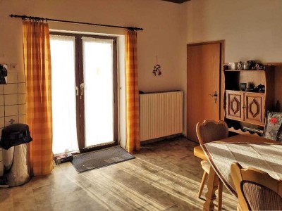 Ensemble von Dreifamilienhaus plus Bau-Grundstück