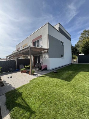 Neuwertiges Reiheneckhaus mit 5,5 Zi., EBK, Keller & Großer Garten zu vermieten  in Abstatt