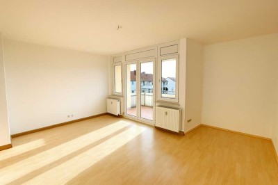 Charmante 3-Zimmer-Wohnung mit Sonnenbalkon in gepflegtem 6-Parteien-Haus