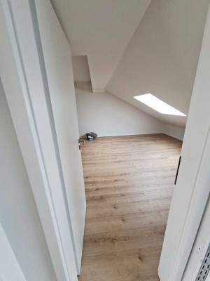 Helle Neubau-Dachgeschosswohnung mit Charme in zentraler Lage