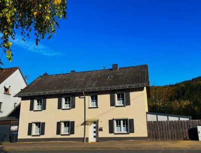 Preiswertes, vollständig renoviertes 7-Raum-Einfamilienhaus mit Innenausstattung in Antweiler