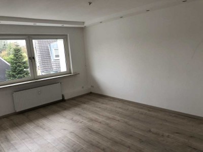 Kernsanierte und gut geschnittene stadtnahe 3 Zimmer-Wohnung mit Balkon