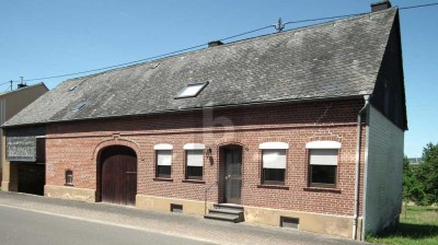 SCHÖNES BAUERNHAUS MIT AUSBAUPOTENTIAL