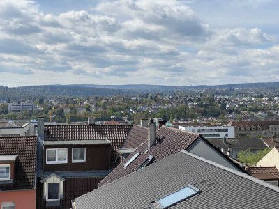Moderne 4-Zimmer-Wohnung mit Einbauküche, auch als  WG geeignet