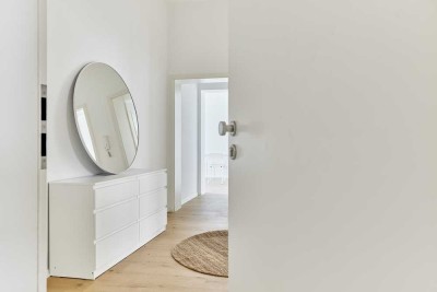 Stadtmitte: Elegante, lichtdurchflutete 1,5 -ZKB-Wohnung – voll möbliert mit Balkon