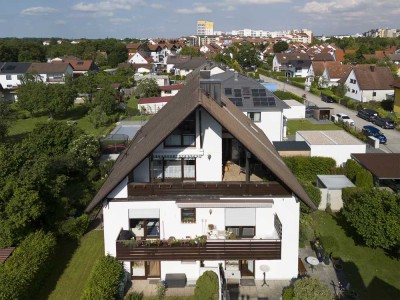 Große Dachgeschosswohnung mit  geräumiger Loggia