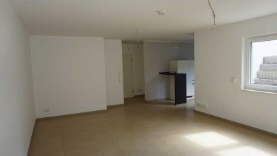 MAINTAL-WACHENBUCHEN: Helles Souterrain-Studio mit EBK in ruhiger Lage