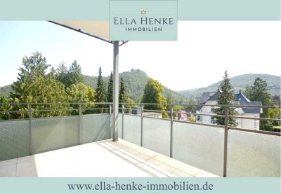 Mit Fahrstuhl + Traumaussicht: Modernisierte, große 3- bis 4-Zimmer-Wohnung mit 3 Balkonen.