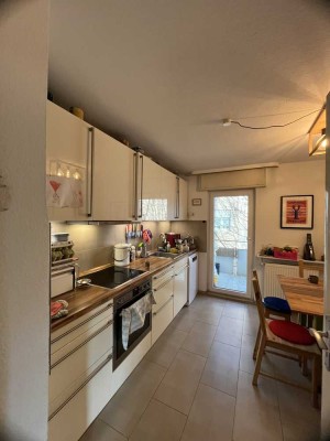 Helle 3,5-Zimmer Wohnung mit 3 Balkonen - zentral gelegen