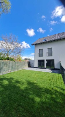 Breinig: Attraktive DHH (A+) im Erstbezug mit geh. Ausstattung, 5 Zimmer, 2. Bad, Südlage, Garage