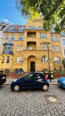 Großzügige 4-Zimmer-Wohnung mit Balkon (Erstbezug nach Sanierung)