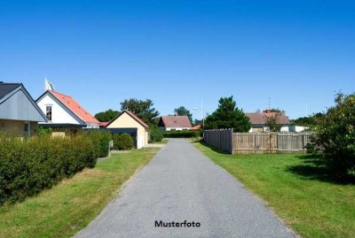 Einfamilienhaus mit angebauter Garage - provisionsfrei