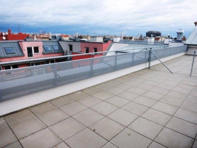 15370 - Hofruhelage mit Balkon und Dachterrasse