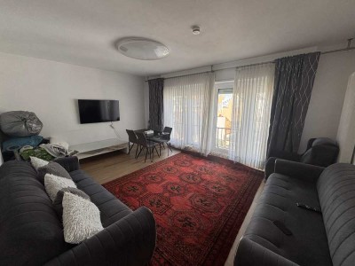 myHome-Immobilien / Zentrale, lichtverwöhnte und großzügige  3 Zi - Wohnung mit EBK