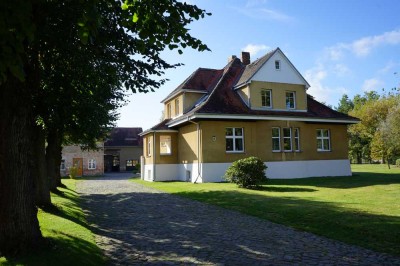 Villa mit Anliegender Scheune auf großem *teilbarem Grundstück