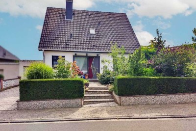 Im Grünen wohnen: Einfamilienhaus mit Charme in ruhiger Lage von Vettweiß