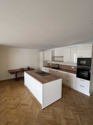 Stilvolle 4 Zi-Wohnung mit luxuriöser Innenausstattung mit Wintergarten und EBK in Staufenberg-Treis
