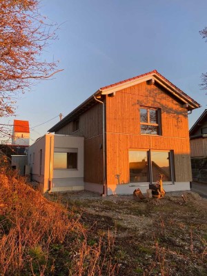 Neubau, geräumiges 5-Zimmer-Einfamilienhaus mit gehobener Ausstattung in Lachen