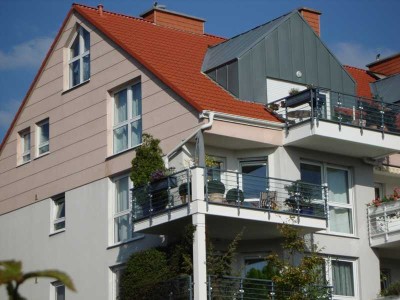 Exklusive Etagenwohnung mit Kamin und Blick auf die Frankfurter Skyline