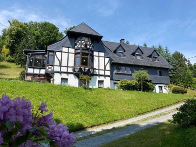 Anwesen mit großem Landhaus sowie Carport für 3 PKW  - 3 Garagen - Werkstatt  und Wochenendhaus!