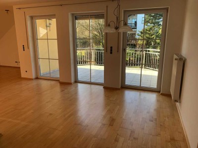 Sonnige/ruhige 4-Zimmer-Maisonette-Wohnung mit großzügigem Balkon in Nittenau