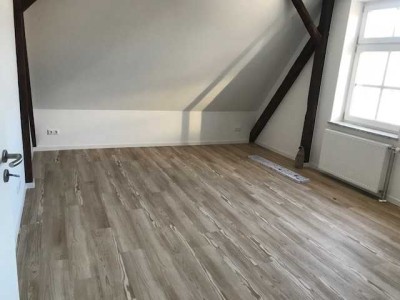 Gemütliche ansprechende 2 -Zimmer-Dachgeschosswohnung mit Einbauküche in Weddingstedt