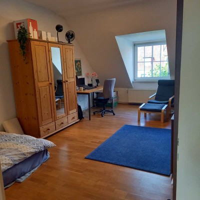 Exklusive, vollständig renovierte 3-Zimmer-Wohnung mit geh. Innenausstattung mit EBK in Hannover