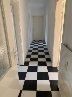 Zentral gelegene und großzügige 3-Zimmer Wohnung mit Balkon