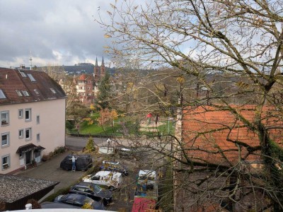 Helle 3 5-Zimmer Wohnung mit Balkon im 4. OG