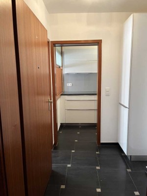 Neusanierte 3,5-Raum-Wohnung mit Einbauküche und Teilmöbliert in Amberg