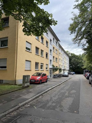 Renoviert, Bezugsfreie und Provisionsfreie 3 Zimmer Wohnung in Zähringen